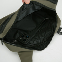 Nouveau design élégant, sac à bandoulière pour homme de couleur unie, minimaliste, prix d'usine, léger, sac à bandoulière quotidien pour l'extérieur