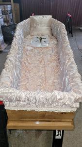 Set di Rivestimenti Interni per Bara in Raso Rosa Stile Europeo con Fondo Elastico e Cuscino, 2 Pezzi con Bordo in Pizzo - Product Image 6