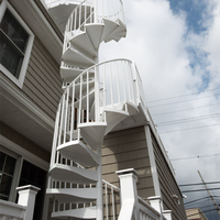 Escalier en colimaçon préfabriqué pour intérieur, design acier-bois, gain de place, pour entrepôt industriel - Durable et sûr