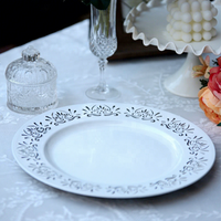 Assiettes de charge en plastique blanc écologique XiangJin 33cm plats ronds pour les décorations de fête et de mariage