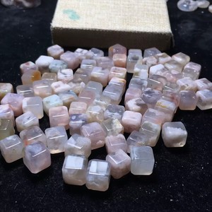 Vente en gros de perles en cristal d'agate naturelle carrées de 10 mm, perles en cristal en vrac pour bracelet et collier DIY - Product Image 4