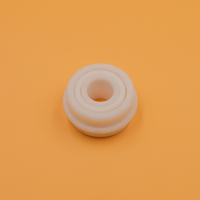 Rouleau de guidage à double roulement en PTFE avec profil central surélevé et billes en céramique ZrO2 pour équipement industriel