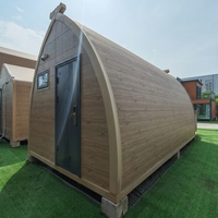 Casa Contenedor con Techo Arqueado, Superficie con Aspecto de Madera, Cabaña Modular Prefabricada, Casa Móvil Resistente a la Intemperie para Glamping y Parques