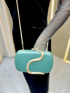 กระเป๋าถือหนัง PU ขนาดเล็ก ปี 2026 กระเป๋าคลัทช์สำหรับงานแต่งงาน งานกลางคืน สายสะพายโซ่ กระเป๋าสะพายไหล่ลำลอง กระเป๋าถือแบบสะพายข้างสำหรับผู้หญิง กระเป๋าถือแบบกระดุมลายงู - Product Image 4