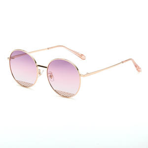 Gafas de sol de moda para mujer, montura redonda, lentes polarizadas UV400 TAC C1C8, color negro, a la moda, para protección solar, viajes y conducción - Product Image 1