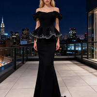 Robe de soirée sirène longue maxi noire personnalisée à épaules dénudées avec peplum et garniture en strass pour bal de promo et événements formels - Fabricant