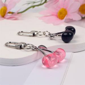 Porte-clés cerise rouge tendance à prix abordable, breloque <span class=keywords><strong>de</strong></span> sac, pendentif, accessoire <span class=keywords><strong>de</strong></span> bijouterie pour <span class=keywords><strong>femme</strong></span>, porte-clés cerise pour sac <span class=keywords><strong>de</strong></span> voiture, idéal pour les cadeaux d'anniversaire - Product Image 3