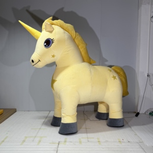 Costume da Mascotte Gonfiabile Unicorno Giallo Chiaro 2,6m Personaggio Colorato per Scuola MOQ 1 Pezzo - Product Image 3