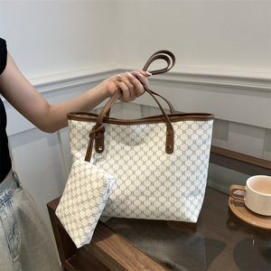 2025 luxe femmes en cuir PU fourre-tout Messenger sac à main petit léger Durable sac à bandoulière Logo motif nouveau Design de mode - Product Image 2