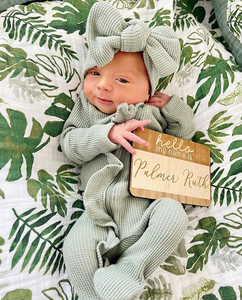 Combinaison bébé en tissu gaufré avec fermeture éclair, manches longues et bonnet - Product Image 2