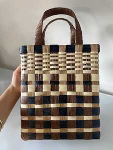 2025 sac en matériau naturel tissé à la main avec fermeture ouverte motif à carreaux de bloc de couleurs pour le streetwear quotidien ou les vacances - Product Image 2