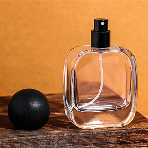 Botella de Perfume Cuadrada de Vidrio Vacía de 30ml 50ml 100ml, Recargable con Atomizador y Tapa de Bola de Madera - Product Image 2