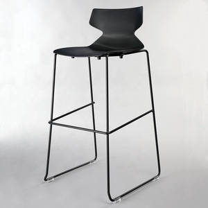 <span class=keywords><strong>Tabouret</strong></span> <span class=keywords><strong>de</strong></span> <span class=keywords><strong>bar</strong></span> empilable en acier moderne et contemporain conforme à la norme ANSI/BIFMA pour <span class=keywords><strong>bar</strong></span> à domicile - Meubles commerciaux durables et écologiques - Product Image 2