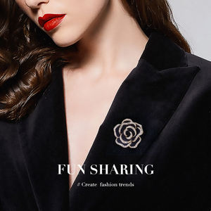 Broche Fleur de Camélia Hesiod pour Femme, Épingle Rose Multi-Couches Haut de Gamme Entièrement Sertie de Diamants pour Fête et Mariage, Principalement en Alliage - Product Image 2