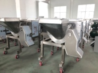 Automatisch groentesnijdsysteem voor grootschalige productie, precisie snijmachine voor gesneden fruit en groenten