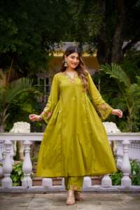 Women's Embroidered Quick Dry Kurta Pant Set Traditional Indian Pakistani Casual Wear Regular Fit Regular-Length Chanderi Party - Product Image 3