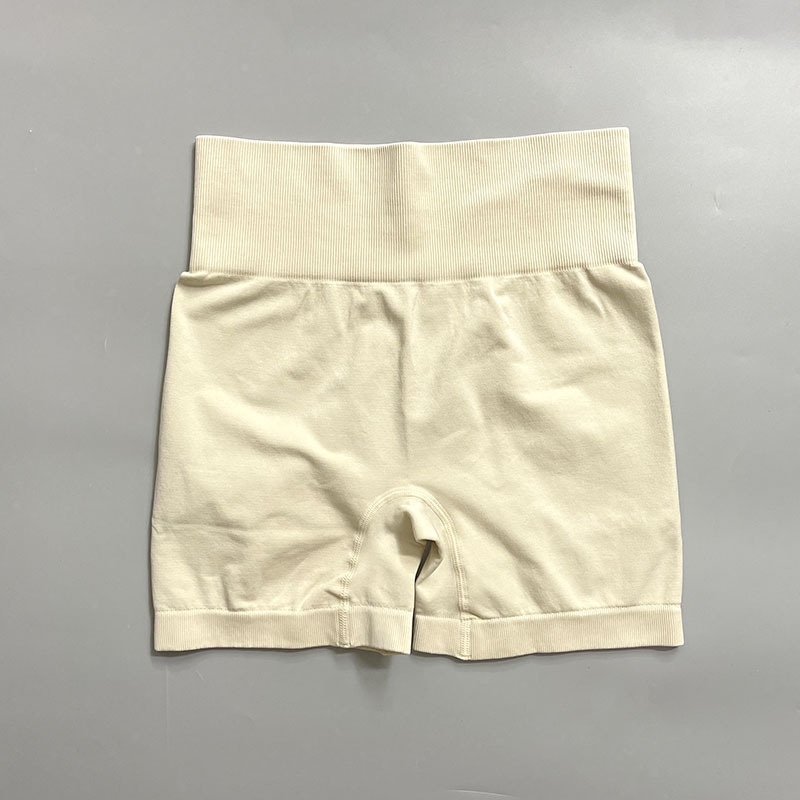 Short blanc laiteux