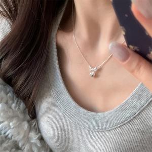 Collier pendentif en argent sterling S925, petit pendentif jupe, diamant bleu lac, tempérament de niche, polyvalent, jupe agile, pendentif fin - Product Image 4