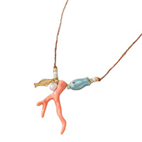 Colliers pendentifs en corde tressée perlée imperméables à l'eau avec motifs de poissons coralliens pour un style estival de plage