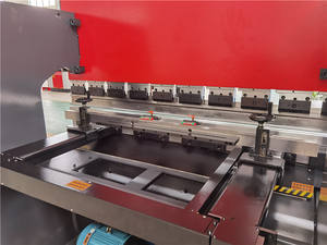 Amada-ماكينة ثني الفرامل ، من نوع amada, آلة ثني الصفائح المعدنية التي تتحرك بأشواط سفلية - Product Image 5