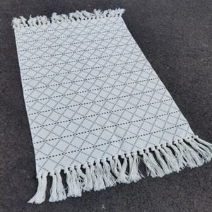 Tapis de porte d'entrée extérieur en coton à rayures bohèmes avec franges - Product Image 1