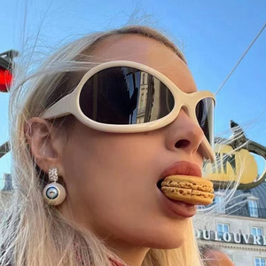 แว่นกันแดดทรงวงรีแฟชั่นใหม่ปี 2023 สำหรับทุกเพศ กรอบใหญ่ ดีไซน์ทันสมัย คุณภาพดี ป้องกันรังสียูวี 400 เหมาะสำหรับปั่นจักรยานและเล่นกีฬา - Product Image 1