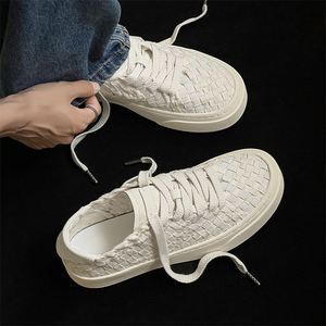 รองเท้าผ้าใบถักแบบระบายอากาศ รุ่นใหม่ปี 2025 สีพื้น รองเท้าผ้าใบผู้ชายและผู้หญิง รองเท้าคู่รัก รองเท้าลำลอง - Product Image 6