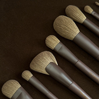 Kit de pinceaux de maquillage de luxe marron avec pochette magnétique pour les commandes en gros de marques de détail de magasins de beauté en ligne