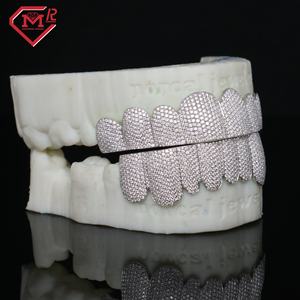 Iced Out Moissanite Grillz Diamant Dents Rappeurs 925 Sterling Sliver Personnalisé Hip Hop Vvs Grillz - Product Image 2