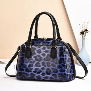 Bolso Boston con Estampado de Leopardo para Mujer, Piel Sintética, Cierre de Cremallera, Correa Extraíble, Estilo Clásico, Bolso de Mano para Uso Diario - Product Image 6