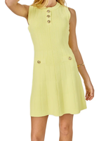 Robe mini sans manches en tricot côtelé bleu clair, design tendance, robe pull élégante pour femmes avec décoration boutonnée