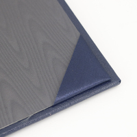 Funda para Diploma de Graduación Mondon ZS110, de Cuero Sintético con Logotipo Estampado, Tamaño A4, con Interior de Moiré