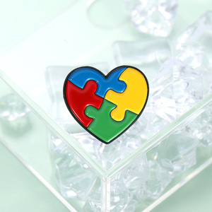 Autisme Couleur Rouge Jaune Bleu Vert <span class=keywords><strong>Joker</strong></span> Broche Collier Pin Métal Badge Coulée Gravure Conception Personnalisée Poisson D'avril Cadeau - Product Image 3