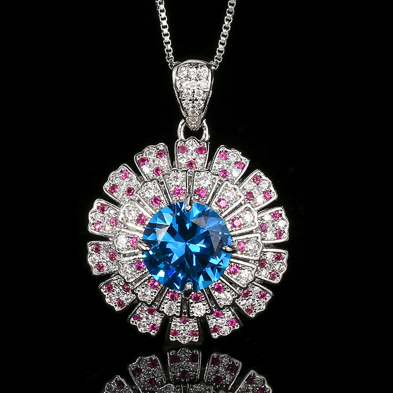Pendentif cristal pointu bleu avec chaîne vénitien.