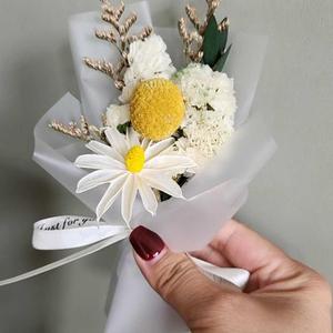 Bouquet <span class=keywords><strong>di</strong></span> mini <span class=keywords><strong>fiori</strong></span> secchi <span class=keywords><strong>di</strong></span> margherite e rose stabilizzate per bomboniere, addio al nubilato, baby shower, oggetto fotografico - Product Image 5