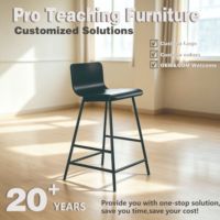 Tabouret de bar avec dossier, siège en plastique noir avec structure métallique, chaise haute avec repose-pieds pour café et école