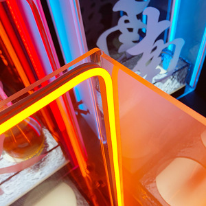 Estante para Botellas de Vino LED Acrílico Rectangular con Luz Direccional (Norte, Sur, Este, Oeste) para Fiestas - Product Image 4