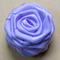 Applique de rose en ruban de satin fait main de 3,5 cm, petite patch de rose en tissu pour broche, ornement de cheveux, vêtement, emballage cadeau, artisanat