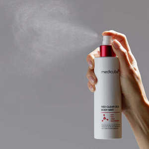 Medicube RED CLEAR CICA Body Mist 200มล.-Non-comedogenic Moisturizing Body Spray with Aloe Vera - Korean All-over Care - Product Image 2