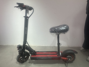 Nouveauté : Trottinette longue portée pour adultes, 10 pouces, bleue, avec moteur 350W, V10, 25 km/h, GPS, pliable - Product Image 4