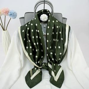 Selendang Sutra Persegi Besar Motif Bunga Bohemian Wanita, Hijab Muslim Bahan <span class=keywords><strong>Chiffon</strong></span> Lembut dengan Pinggiran Ungu 90cm, Penutup Leher - Product Image 3