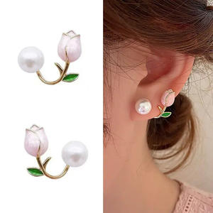 Orecchini a perno con fiore rosa, perle finte, in lega placcata oro, gioielli da donna, regalo carino - Product Image 1