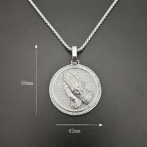 Joyería religiosa oración 316L Acero inoxidable chapado en oro cristal con incrustaciones <span class=keywords><strong>de</strong></span> manos rezando COLLAR COLGANTE para hombres - Product Image 5