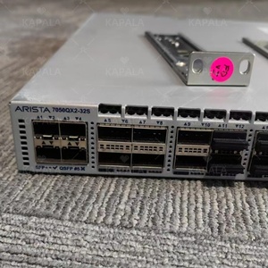 Commutateur réseau Arista DCS-7050QX2-32S-F avec fonctionnalité PoE - Product Image 2