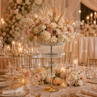 Support floral en métal doré élégant et personnalisé pour centre de table de mariage de luxe, idéal pour la décoration de mariage