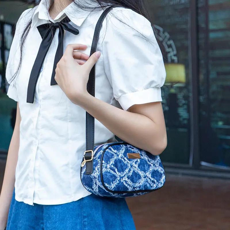 Bolso de cámara de hueso con patrón de mezclilla con estampado de alto valor estético bolso de axila, bolso de hombro de mujer moderno y elegante