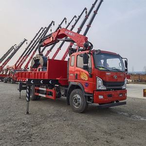 Camion grue à bras pliable Sinotruk Howman 4x2 8 tonnes avec grappin pour la manutention des matériaux - Product Image 3