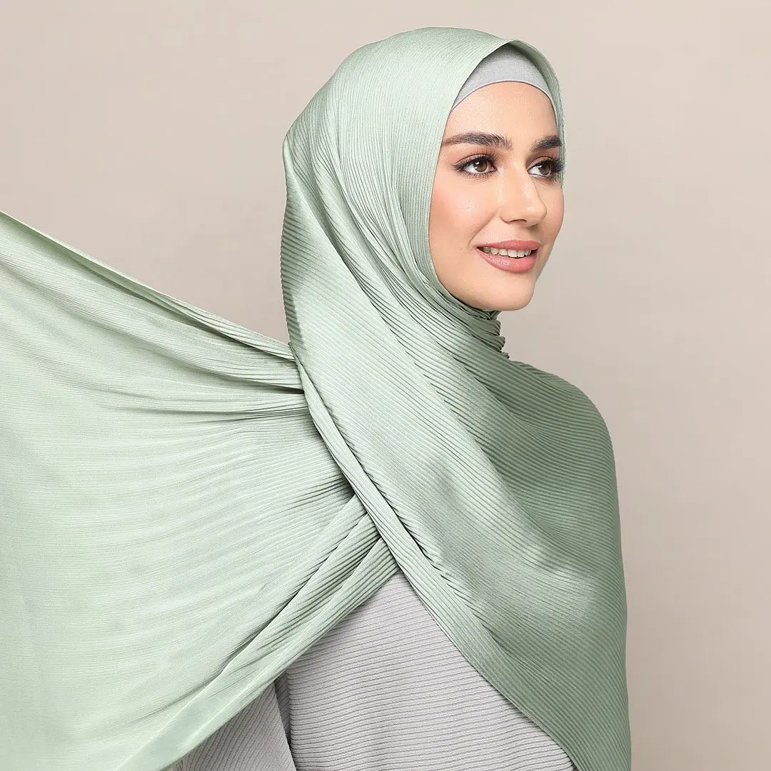 Wunderschöne Luxus matte Satin Schals Hijab atember aubende Farbe Satin Falten Schal