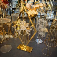Grandes chandeliers de table pour mariages en or, argent, diamant et cristal – Centres de table de mariage
