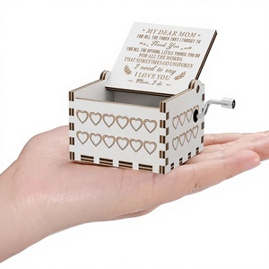 Carillon in Legno 'You Are My Sunshine' Inciso al Laser, Scatola Musicale Vintage in Legno, Regalo per Famiglia, Compleanno, Festività - Product Image 3